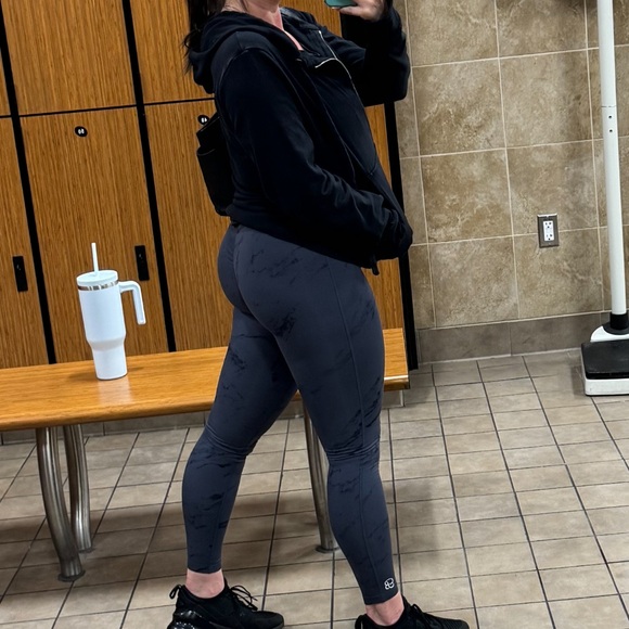 Bombshell Sportswear Fit Marble Set - Picture 5 of 5